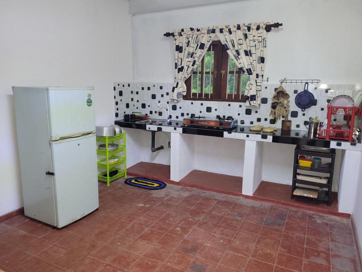 Villa Sea Sprays Hikkaduwa Buitenkant foto