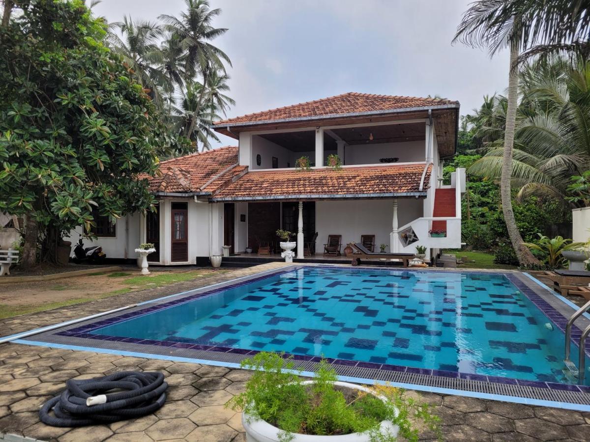Villa Sea Sprays Hikkaduwa Buitenkant foto
