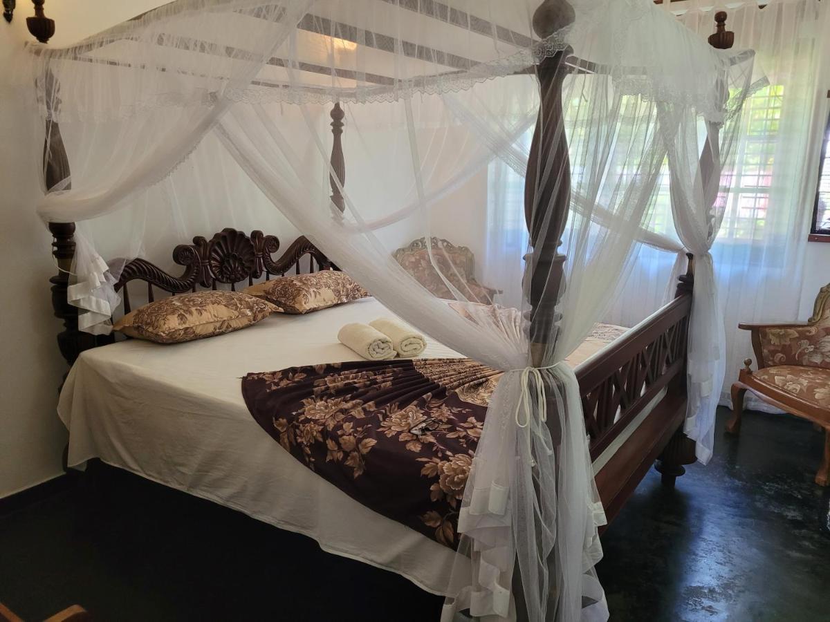 Villa Sea Sprays Hikkaduwa Buitenkant foto