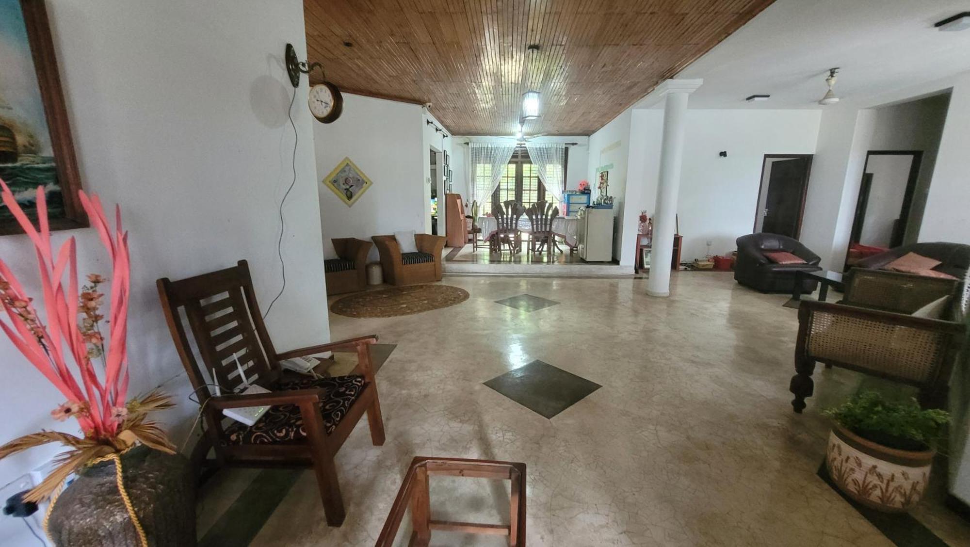 Villa Sea Sprays Hikkaduwa Buitenkant foto