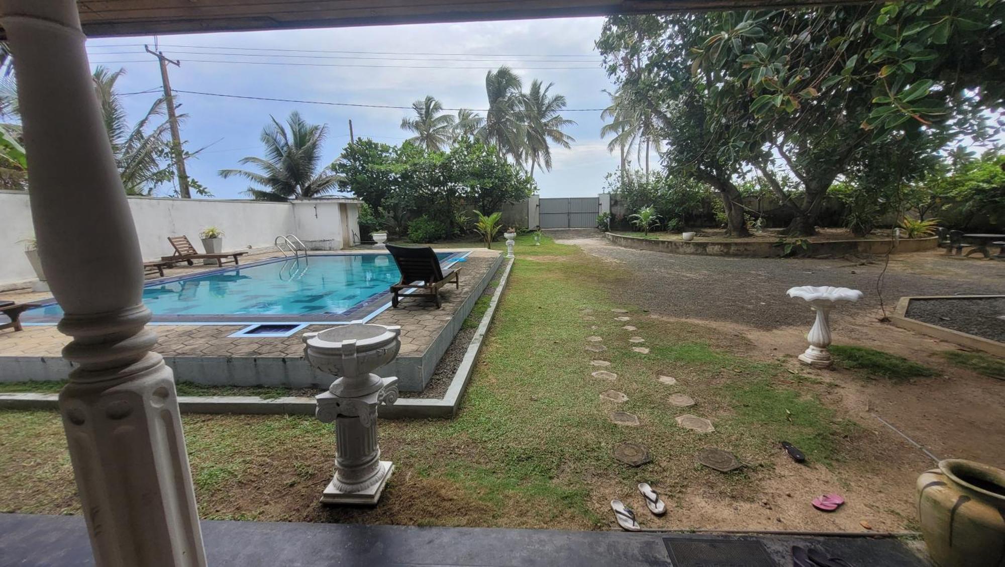 Villa Sea Sprays Hikkaduwa Buitenkant foto