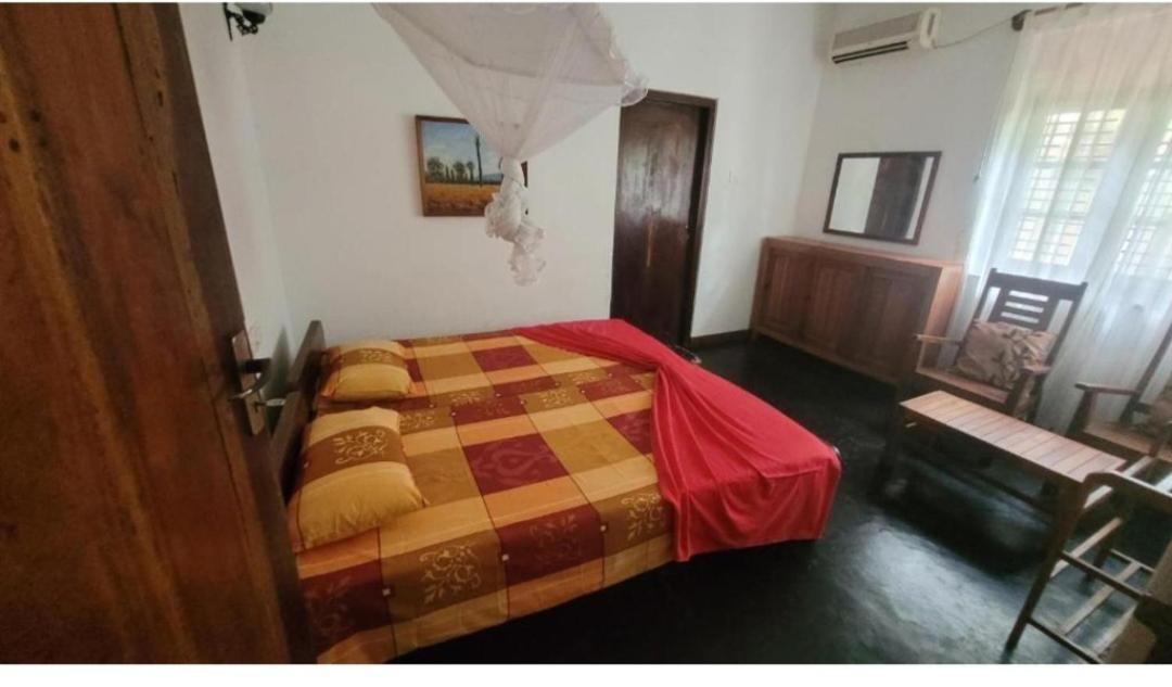 Villa Sea Sprays Hikkaduwa Buitenkant foto