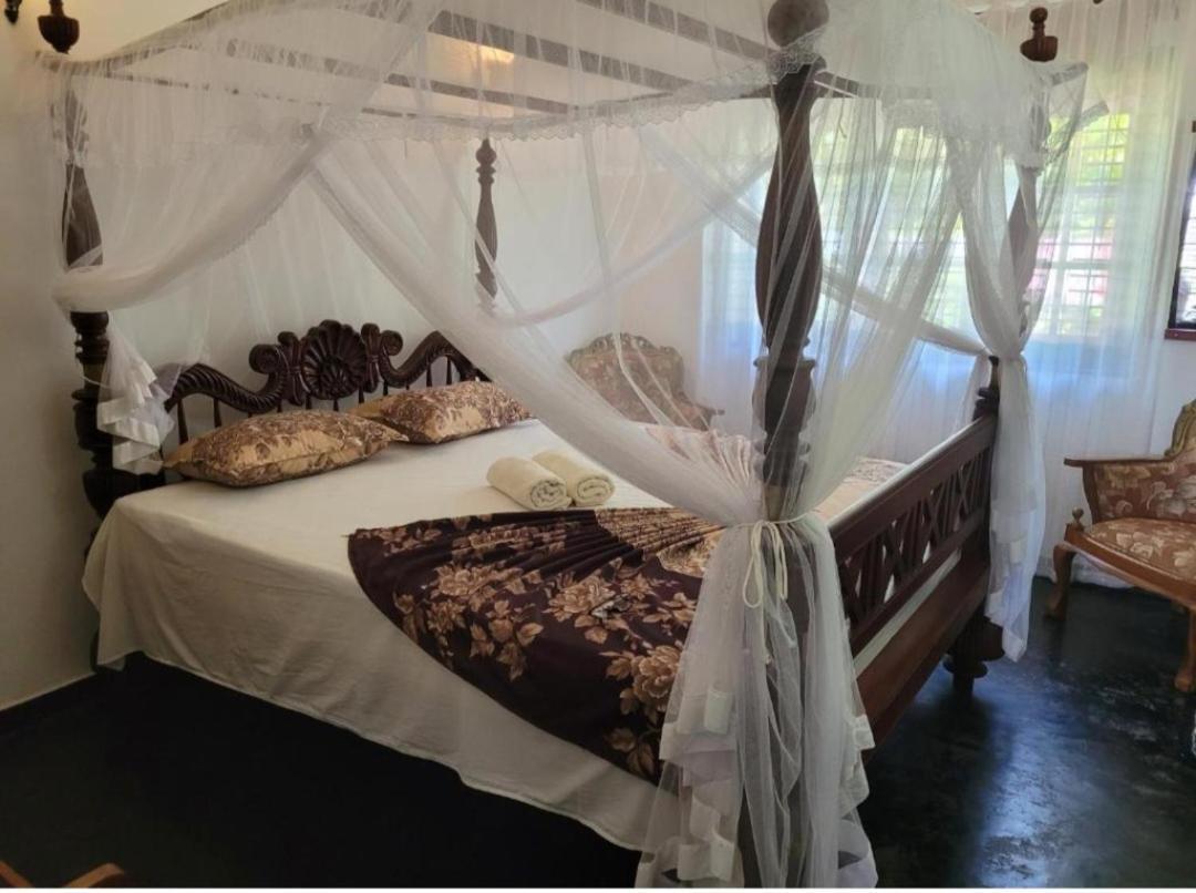 Villa Sea Sprays Hikkaduwa Buitenkant foto