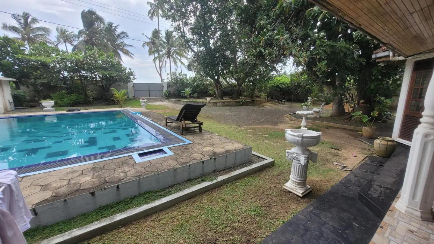 Villa Sea Sprays Hikkaduwa Buitenkant foto