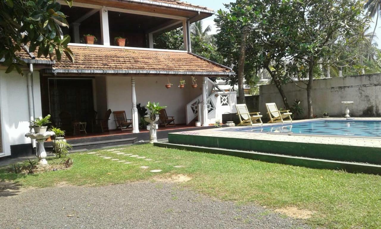 Villa Sea Sprays Hikkaduwa Buitenkant foto