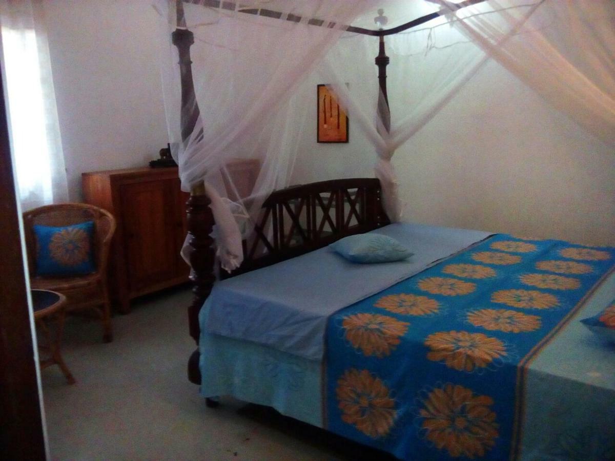Villa Sea Sprays Hikkaduwa Buitenkant foto