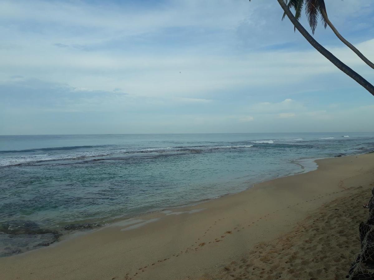 Villa Sea Sprays Hikkaduwa Buitenkant foto