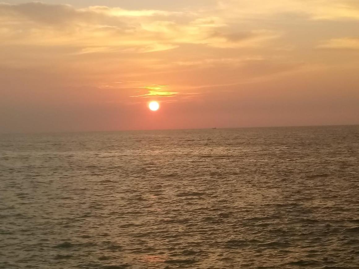 Villa Sea Sprays Hikkaduwa Buitenkant foto
