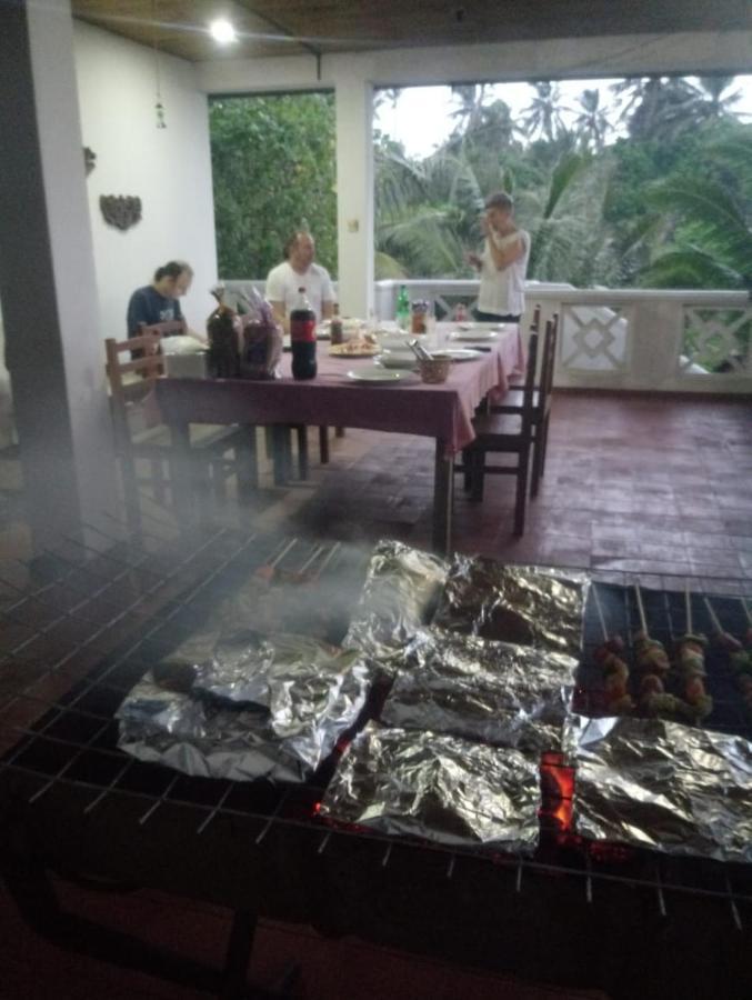 Villa Sea Sprays Hikkaduwa Buitenkant foto