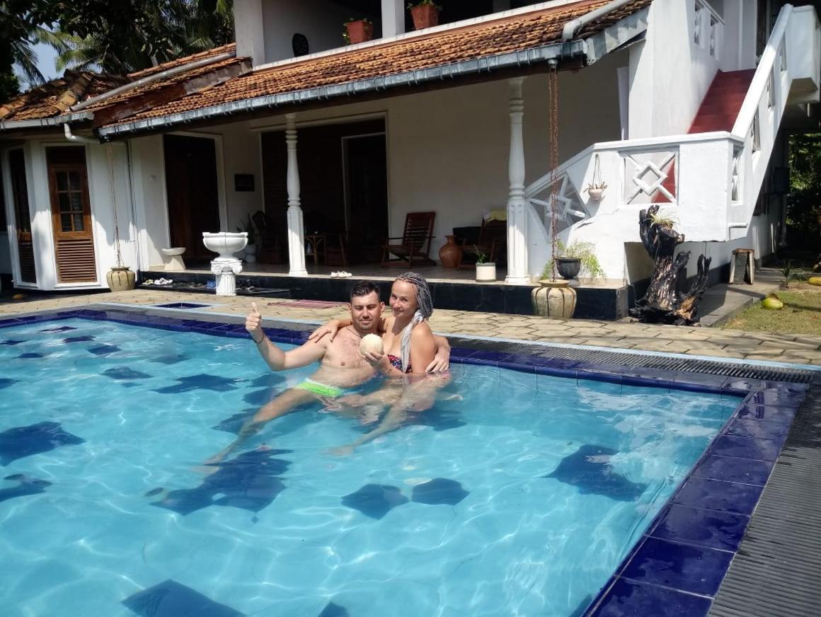 Villa Sea Sprays Hikkaduwa Buitenkant foto
